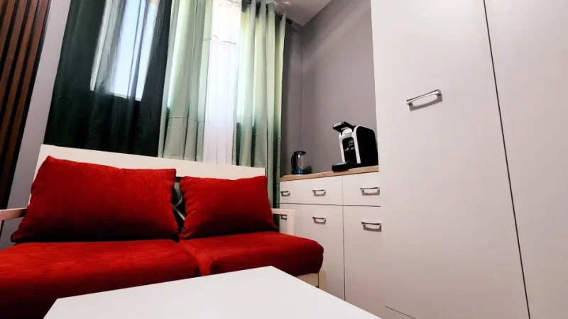 Tiranë. Jepet me qera apartament 1+1 Pazari i Ri. Penthouse 1+1+Ballkon Kati 4, 60 m² 5000 € (Rr Riza Jasa nr 123/1)