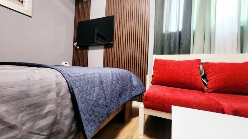 Tiranë. Jepet me qera apartament 1+1 Pazari i Ri. Penthouse 1+1+Ballkon Kati 4, 60 m² 5000 € (Rr Riza Jasa nr 123/1)