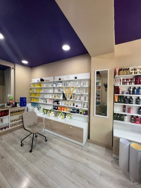 Tirane, jepet me qera dyqan Kati 0, 25 m² 850 € (MYSLYM SHYR)