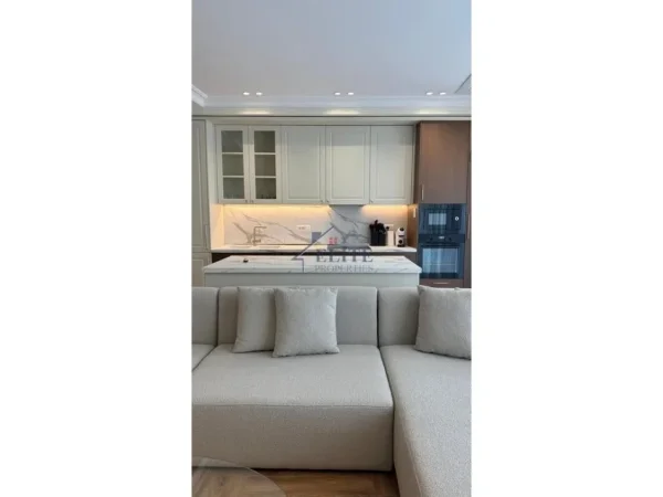Tirane, jepet me qera apartament 2+1+Ballkon Kati 4, 124 m² 1.800 € 