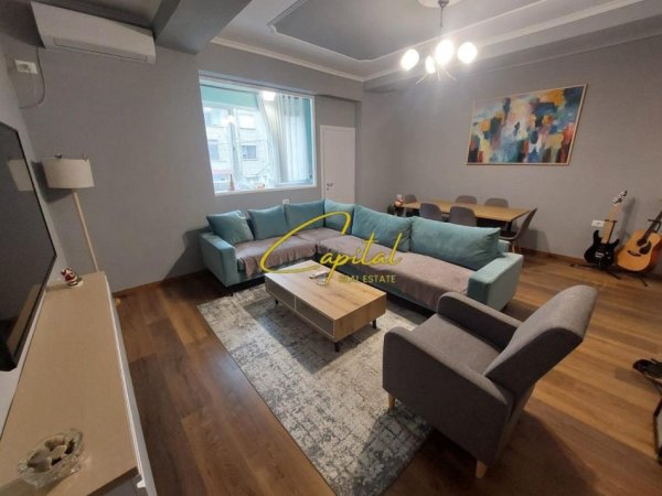 Tirane, jepet me qera Vile 4+1 Kati 3, 210 m² 1.200 € (SHKOLLA E BALETIT)