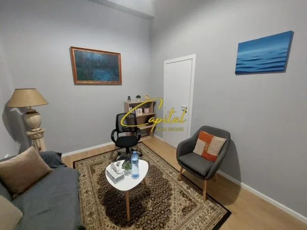 Tirane, jepet me qera Vile 4+1 Kati 3, 210 m² 1.200 € (SHKOLLA E BALETIT)