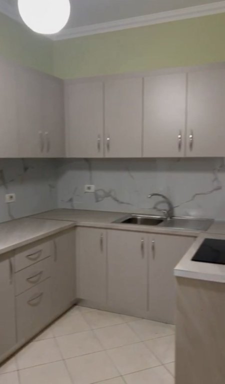 Tirane, jepet me qera apartament 1+1+Ballkon Kati 5, 74 m² 600 € (vasil shanto)