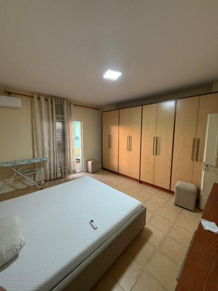 Tirane, jepet me qera apartament 2+1 Kati 5, 105 m² 700 € (komuna e parisit)