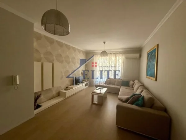 Tirane, jepet me qera apartament 3+1+Aneks+Ballkon Kati 8, 120 m² 600 € 