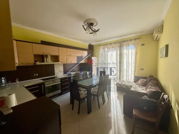 Tirane, jepet me qera apartament 3+1+Aneks+Ballkon Kati 8, 120 m² 600 € 