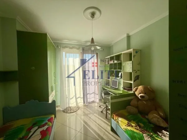 Tirane, jepet me qera apartament 3+1+Aneks+Ballkon Kati 8, 120 m² 600 € 