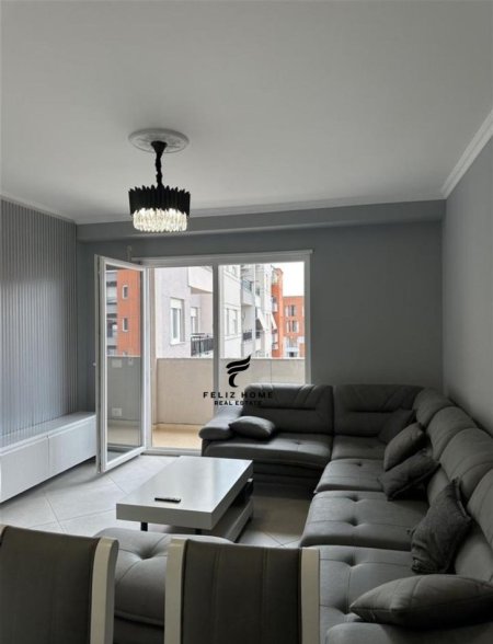 Tirane, jepet me qera apartament 2+1+Ballkon Kati 8, 110 m² 550 € (ASTIR)