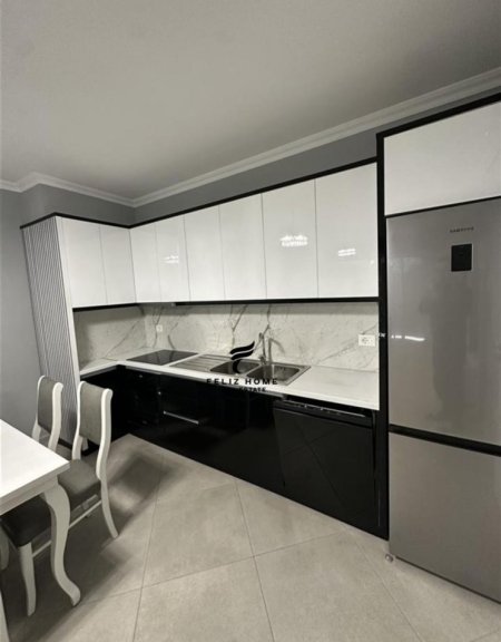Tirane, jepet me qera apartament 2+1+Ballkon Kati 8, 110 m² 550 € (ASTIR)