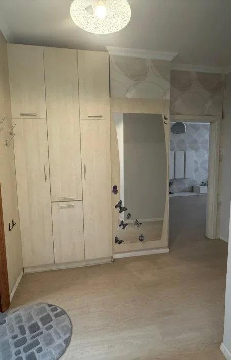 Tirane, jepet me qera apartament 3+1 Kati 8, 130 m² 600 € (Rruga Tom Plezha)