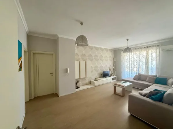 Tirane, jepet me qera apartament 3+1 Kati 8, 131 m² 600 € (Astir)