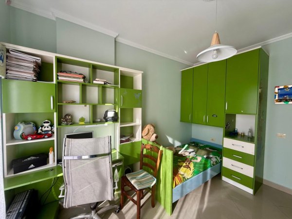 Tirane, jepet me qera apartament 3+1 Kati 8, 131 m² 600 € (Astir)