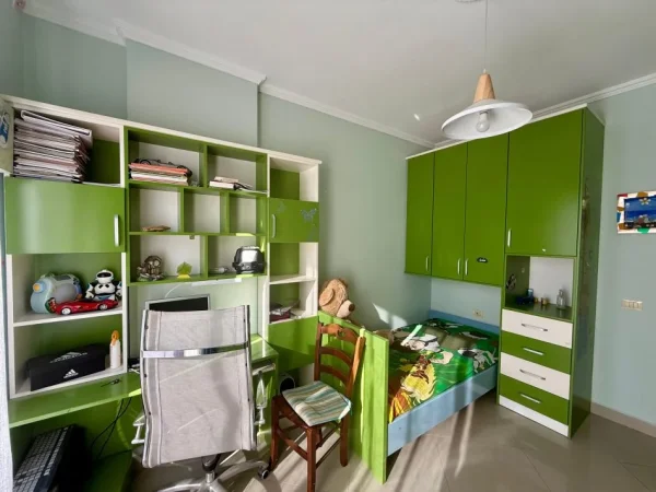 Tirane, jepet me qera apartament 3+1 Kati 8, 131 m² 600 € (Astir)