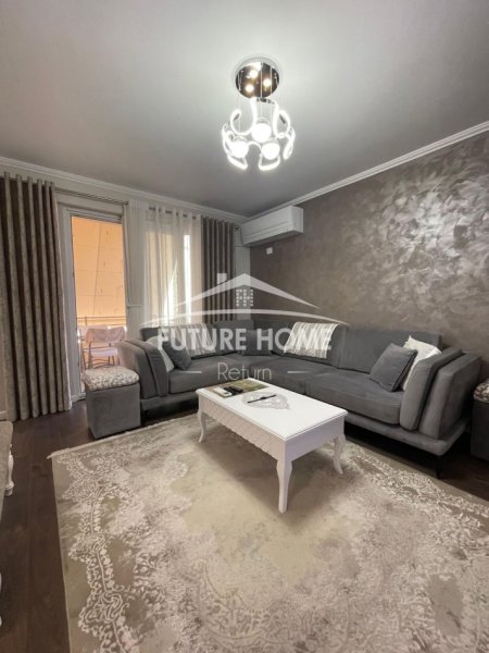 Tirane, jepet me qera apartament 2+1 Kati 4, 111 m² 800 € (Rruga e Barrikadave)