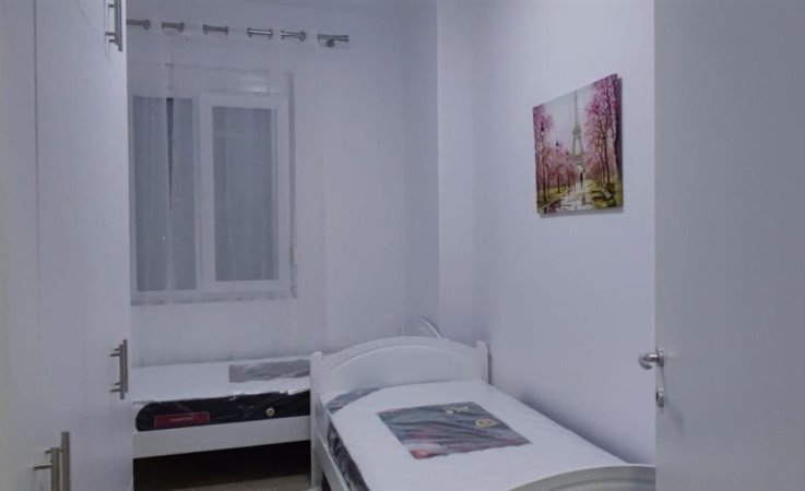 Tirane, jepet me qera apartament 2+1 Kati 9, 80 m² 450 € (misto mame)