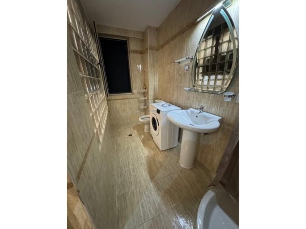 Tirane, jepet me qera apartament 1+1+Ballkon Kati 4, 55 m² 600 € (Myslym Shyri)