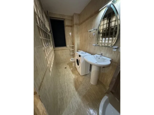 Tirane, jepet me qera apartament 1+1+Ballkon Kati 4, 55 m² 600 € (Myslym Shyri)