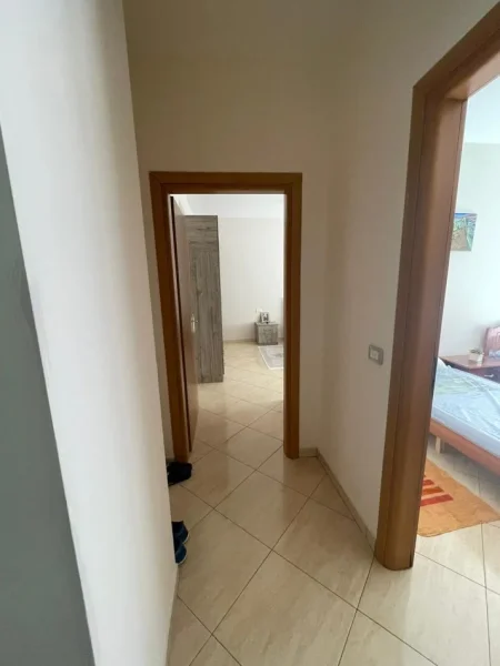 Tirane, jepet me qera apartament 2+1+Ballkon Kati 2, 120 m² 620 € (DON BOSKO)