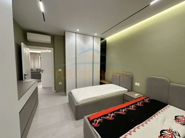 Tirane, jepet me qera apartament 2+1 Kati 2, 104 m² 900 € 