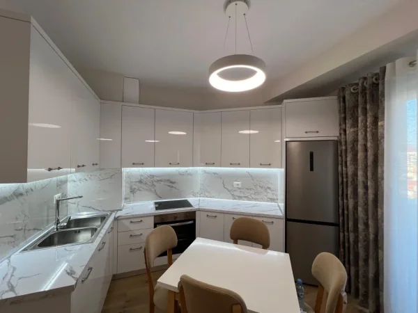 Tirane, jepet me qera apartament 1+1+Ballkon Kati 4, 65 m² 550 € (River Residence)