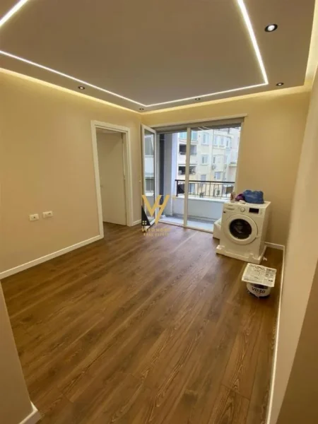 Tirane, jepet me qera zyre Kati 5, 70 m² 650 € (RRUGA MINE PEZA)