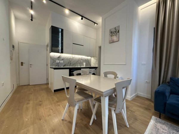 Tirane, jepet me qera apartament 1+1 Kati 2, 65 m² 700 € (Kryqezimi i Komunes se Parisit)