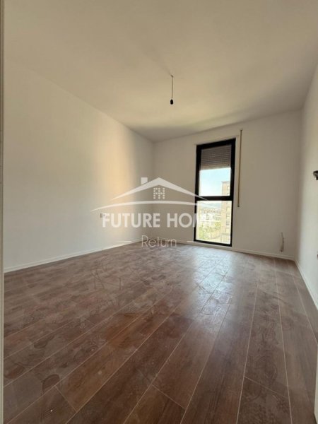 Tirane, shitet apartament 2+1 Rruga Sadik Petrela