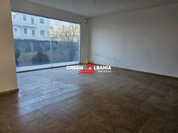 Tirane, jepet me qera ambjent biznesi Kati 1, 132 m² 400 € (Tek Rr. Eltion Frroku- Ardeno)