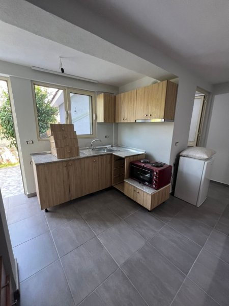 Tirane, jepet me qera apartament 1+1 Kati 1, 41 m² 200 € (Qytet Studenti)