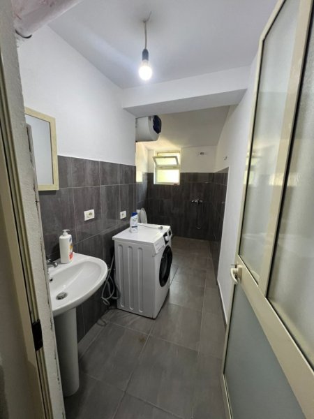 Tirane, jepet me qera apartament 1+1 Kati 1, 41 m² 200 € (Qytet Studenti)