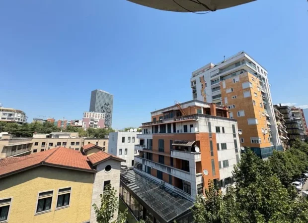 Tirane, jepet me qera ambjent biznesi Kati 4, 137 m² 1.200 € (RTSH)