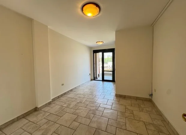 Tirane, jepet me qera ambjent biznesi Kati 4, 137 m² 1.200 € (RTSH)