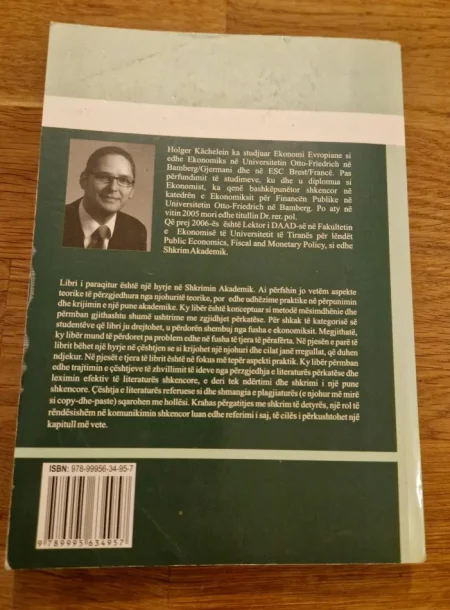 Tirane, shes Shitet libër: “Shkrimi Akademik”