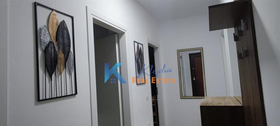Tirane, jap me qera apartament 2+1+Ballkon Kati 9, 80 m² 450 € (Misto Mame, afer hotel 7777)
