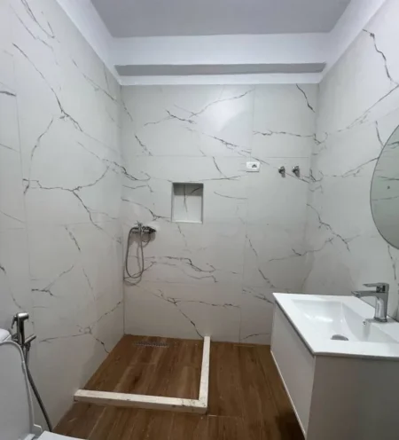 Durres, shitet apartament 1+1+Ballkon , 60 m² 73.000 € (Shkembi i Kavajes Durres)