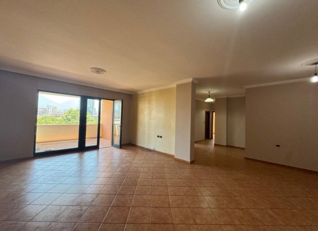 Tirane, jepet me qera Kati 7, 160 m² 19.000 € (Bllok)