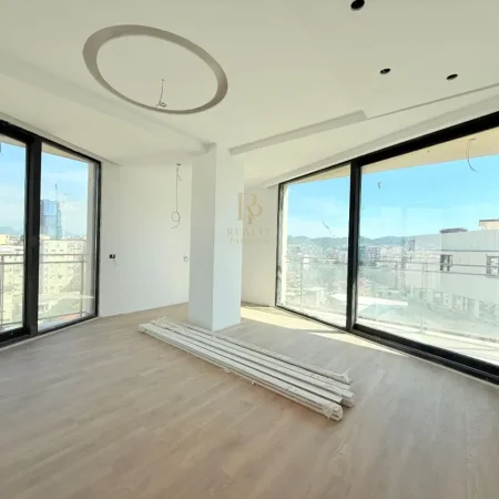 Tirane, shitet apartament 3+1+Ballkon Kati 9, 140 m² 320.000 € (Rr. Mine Peza)