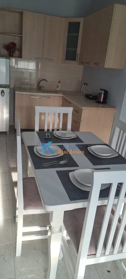 Tirane, jepet me qera apartament 2+1+Aneks Kati 4, 80 m² 550 € (Rruga Irfan Tomini, afer shkolles 26 Nentori)