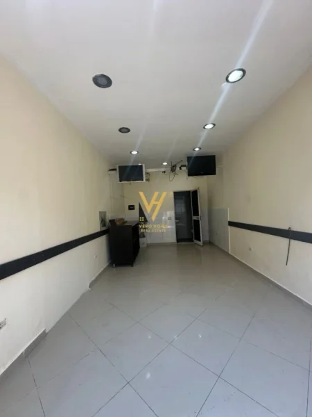 Tirane, jepet me qera dyqan Kati 0, 28 m² 450 € (RRUGA NIKOLLA LENA)