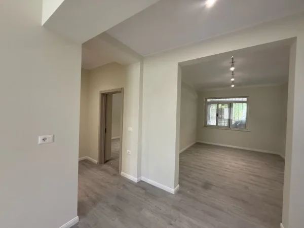 Tirane, jepet me qera apartament 2+1+Ballkon Kati 3, 97 m² 650 € 