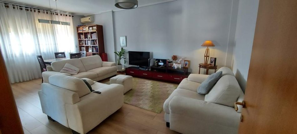 Tirane, jepet me qera apartament 2+1+Ballkon Kati 3, 97 m² 650 € 