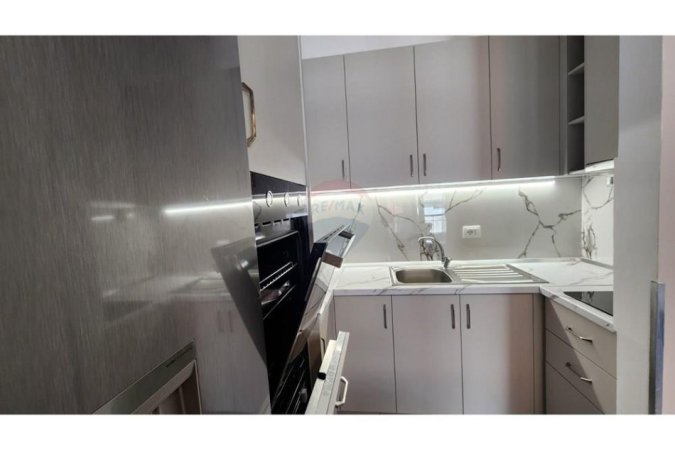 Tirane, jepet me qera apartament 2+1+Ballkon Kati 5, 110 m² 800 € (Kompleksi Delijorgji)