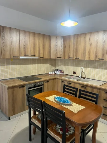 Tirane, jepet me qera apartament 2+1 Kati 1, 90 m² 501 € (Astir)