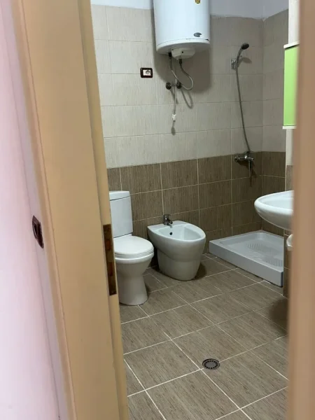 Tirane, jepet me qera apartament 2+1 Kati 1, 90 m² 501 € (Astir)