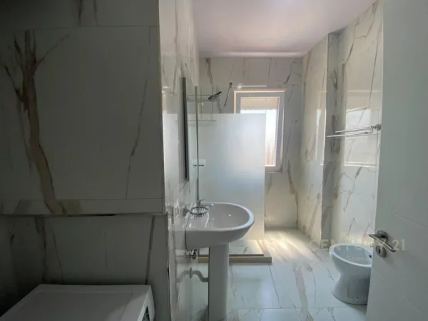 Tirane, jepet me qera apartament 1+1 Kati 9, 55 m² 500 € 