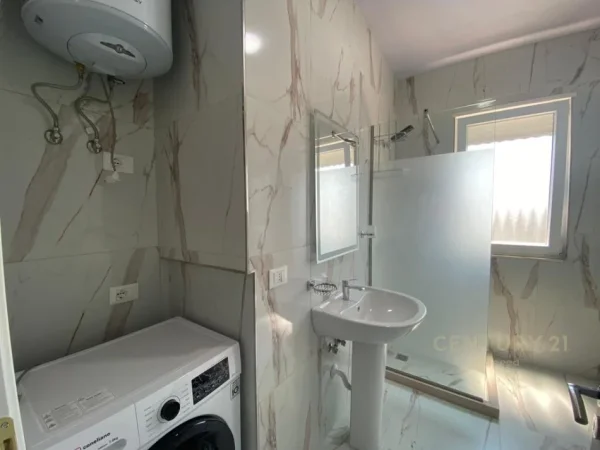 Tirane, jepet me qera apartament 1+1 Kati 9, 55 m² 500 € 