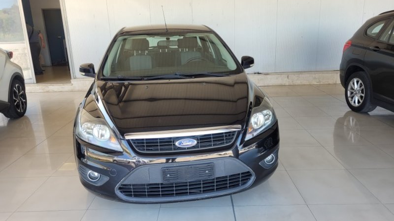 Tirane, shitet makine me portobagazh Ford focus 1.6 B+gaz Benzin+Gaz, e zeze manuale Kondicioner 196.000 km 3.200 €