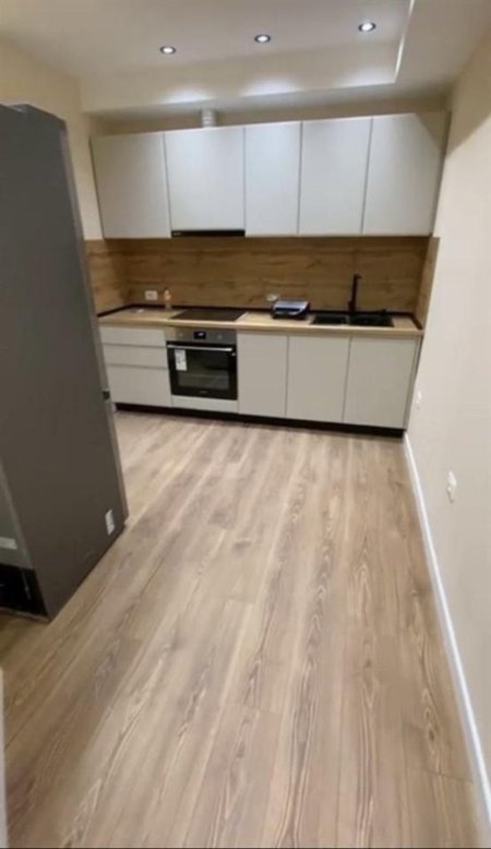Tirane, jepet me qera zyre Kati 5, 75 m² 700 € (RRUGA E DURRESIT)