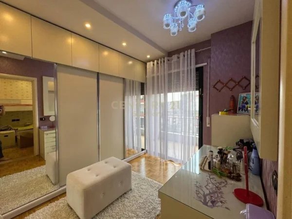 Tirane, jepet me qera apartament 2+1 Kati 5, 102 m² 550 € 