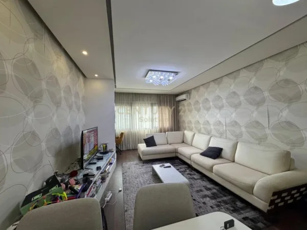 Tirane, jepet me qera apartament 2+1 Kati 5, 102 m² 550 € 